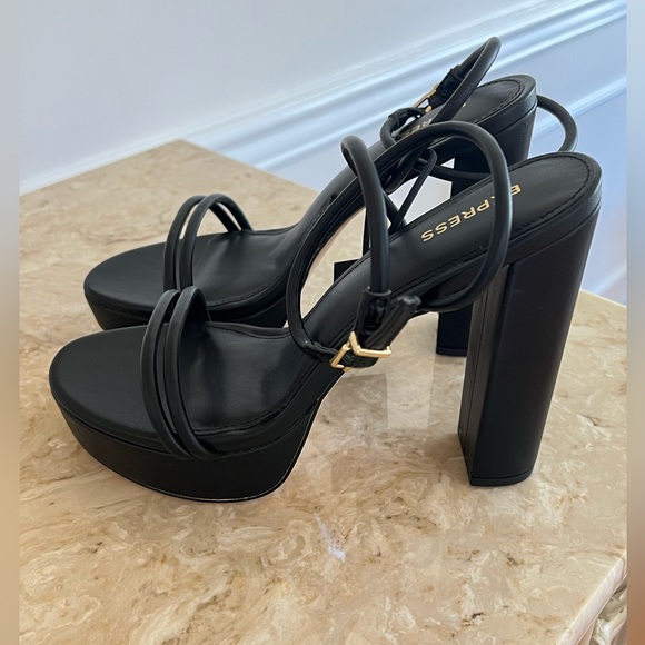 BRAND NEW Round Strap Platform Heeled Sandals - Picture 5 of 6
